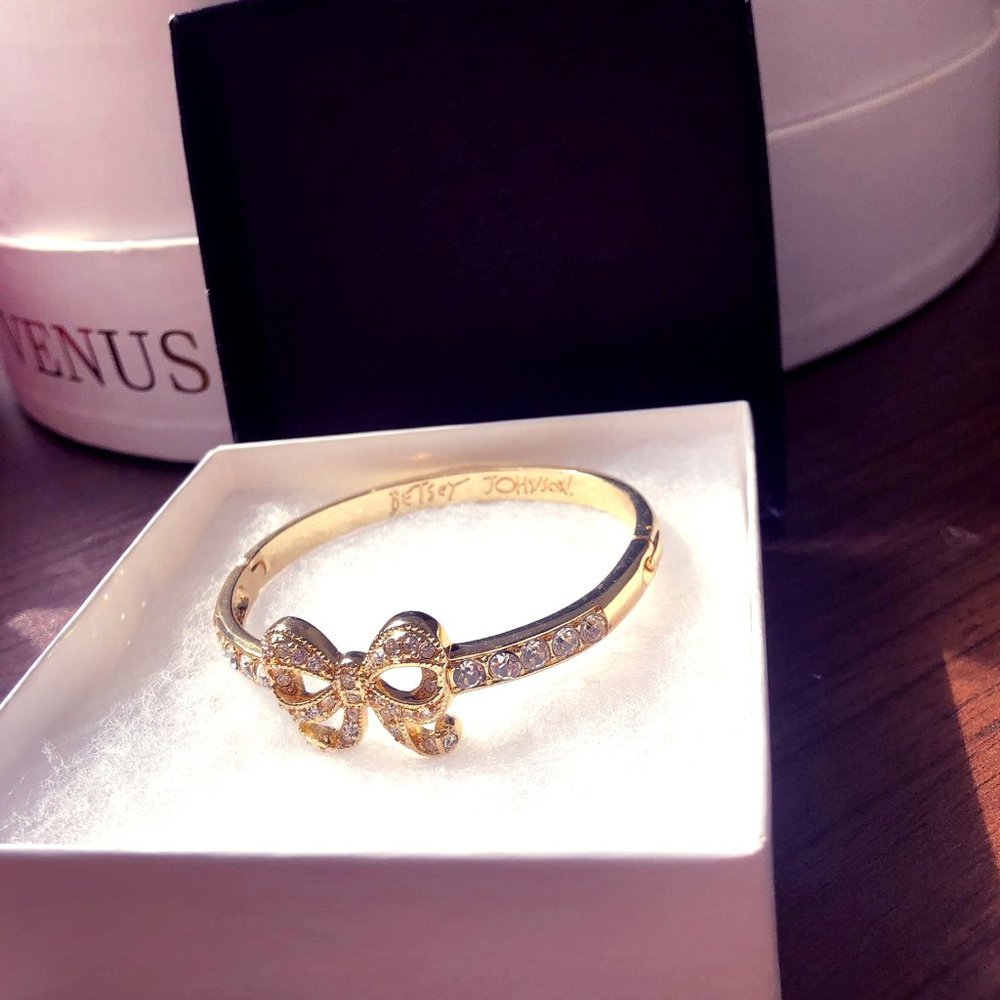 Bloomingdale's Gold Bracelet (Box Included)